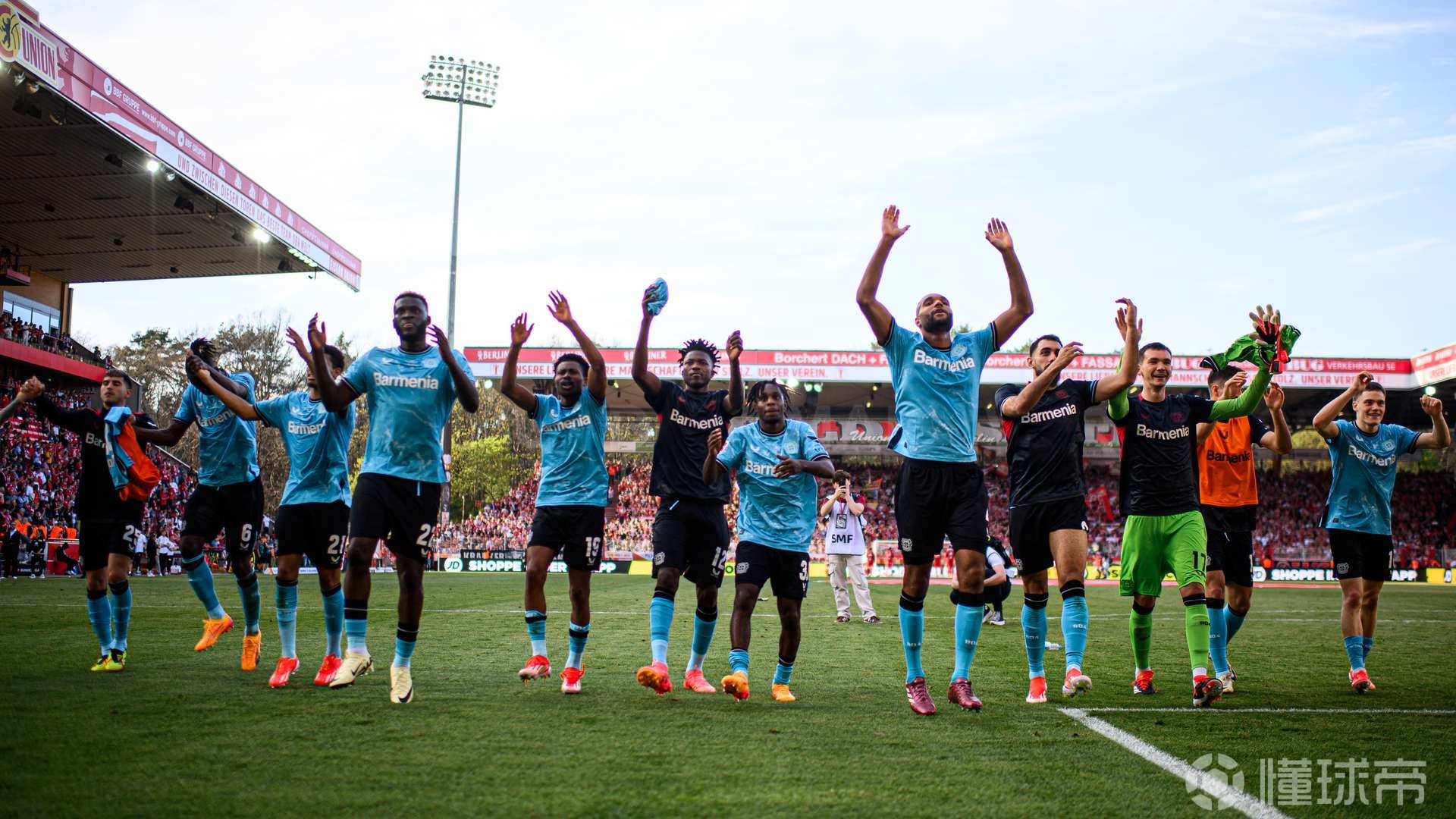 勒沃库森鏖战英格兰,皮克状态火热 勒沃库森鏖战英格兰,皮克状态火热