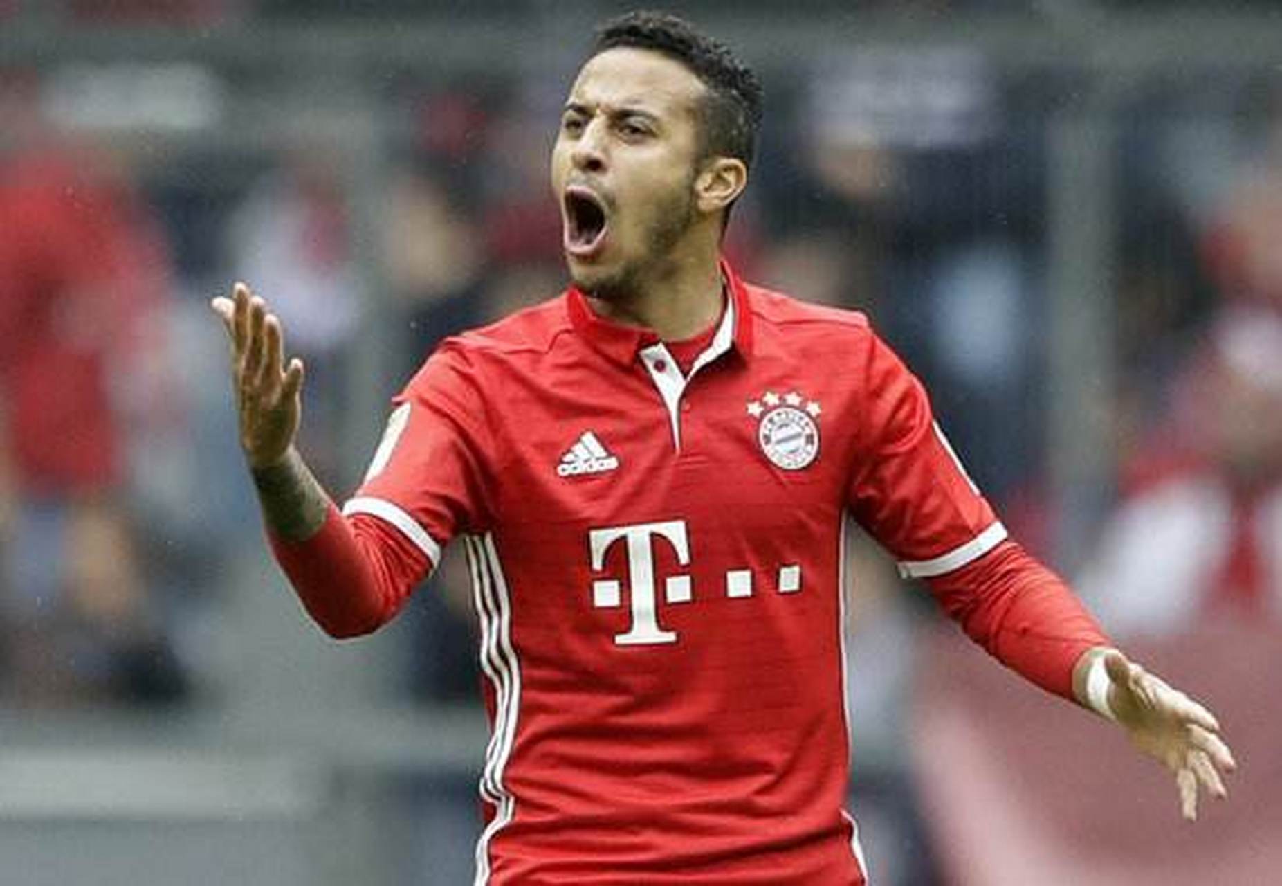 波兰完胜曼城,蒂亚戈扛起全队 波兰完胜曼城,蒂亚戈扛起全队