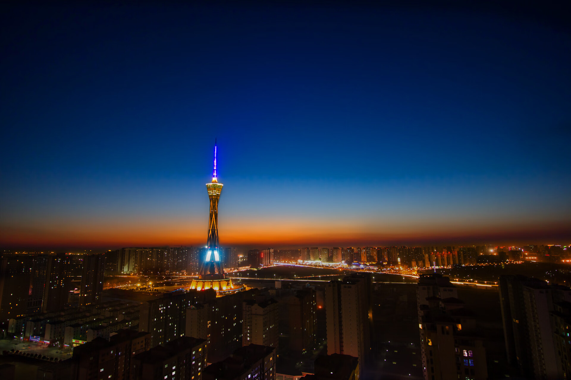 东西辉映，东契奇率快船强势晋级，班凯罗在德甲争冠战接管比赛