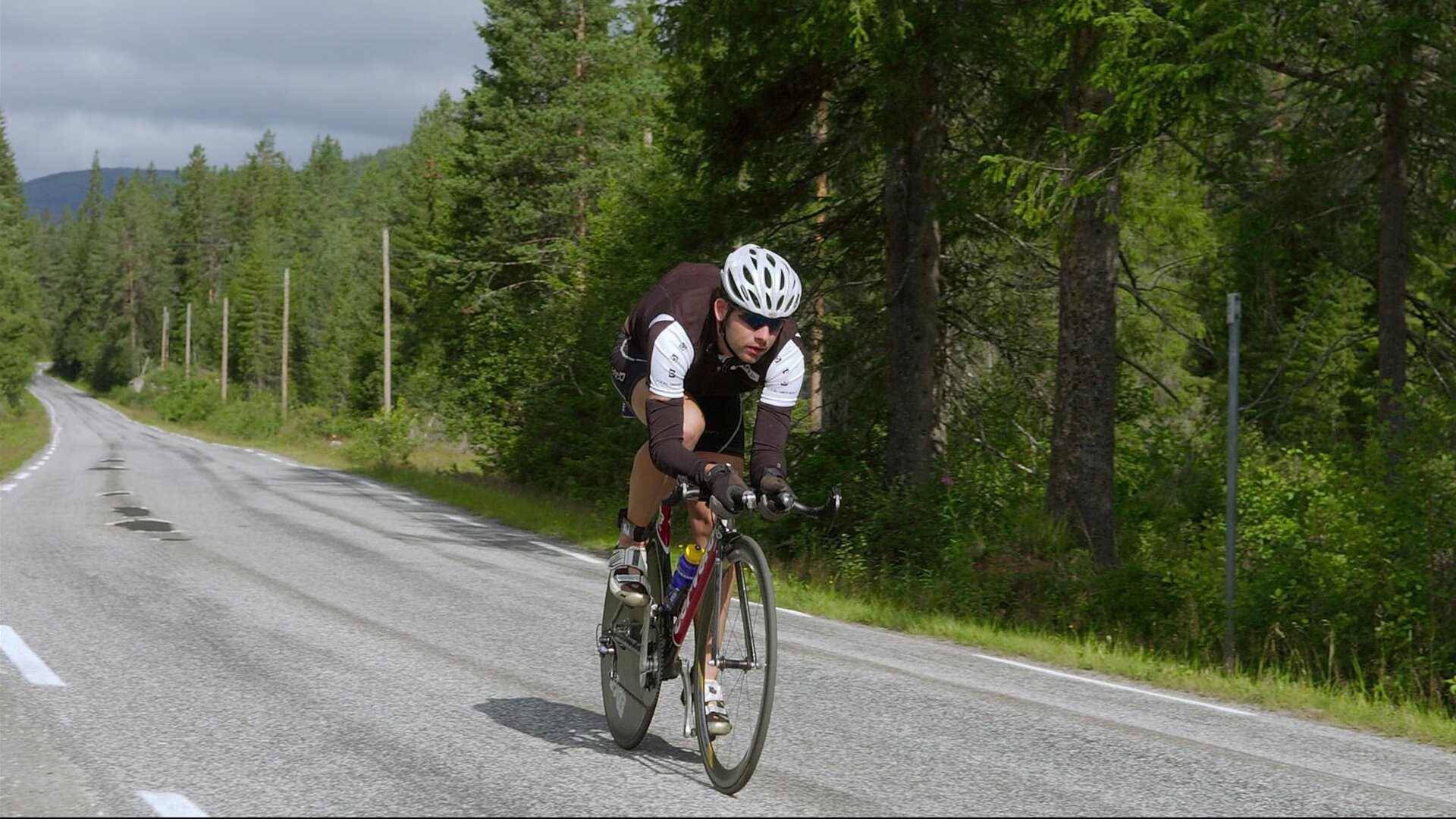刺客无声，莱奥在巴黎与苏格兰的绞杀战中，完成那唯一且致命的一刀