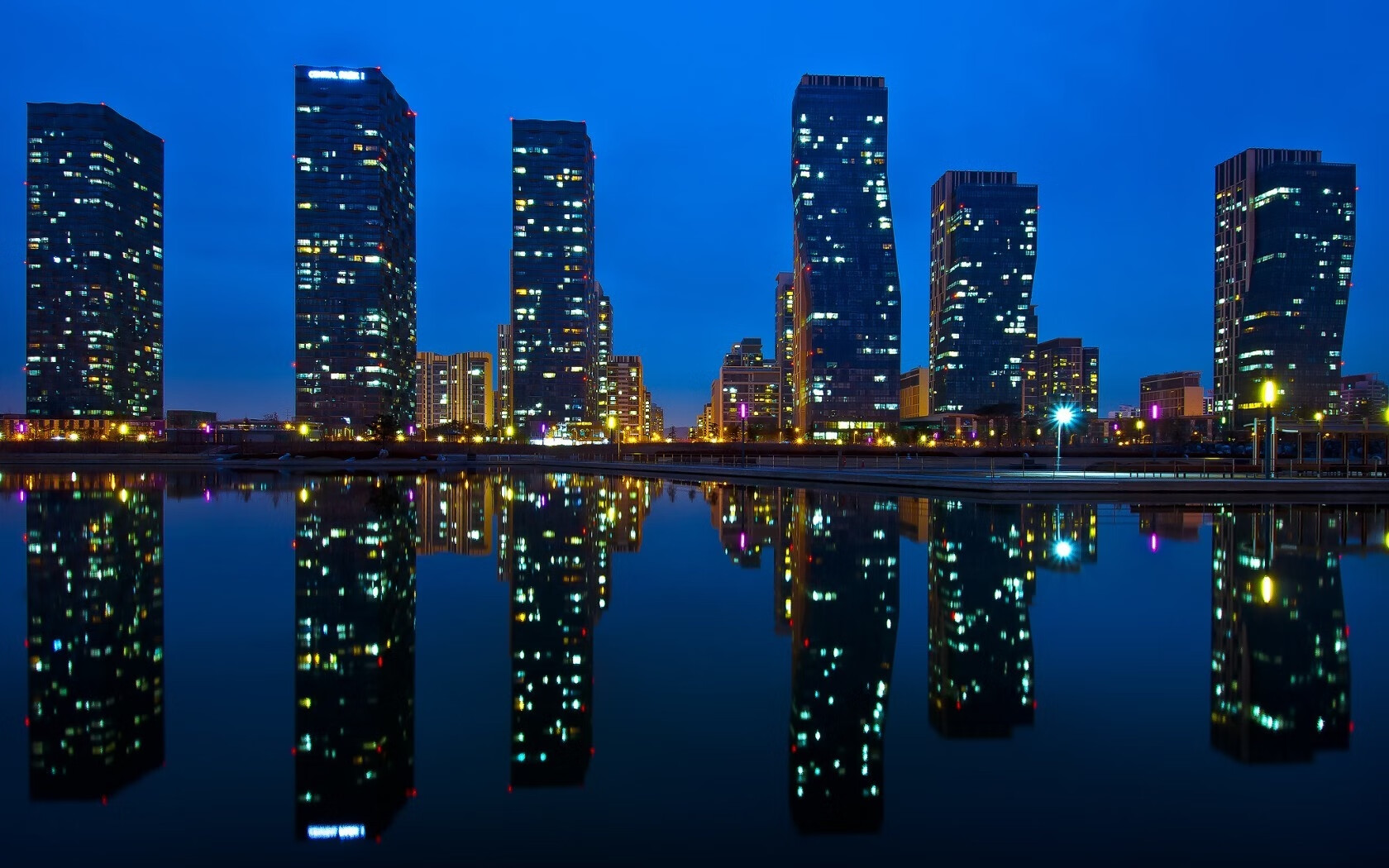 形态与荣耀,当广厦磨穿金州,哈利伯顿照亮北美从CBA季后赛的团队铁血,到世界杯舞台的个人接管,篮球世界永远有两种答案