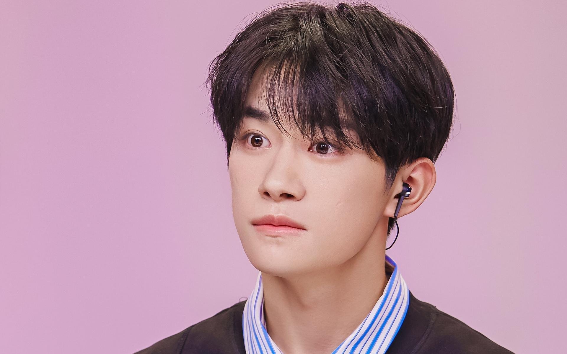 引擎轰鸣与篮筐震颤，当F1争冠悬念注入活塞独行侠的终极对决